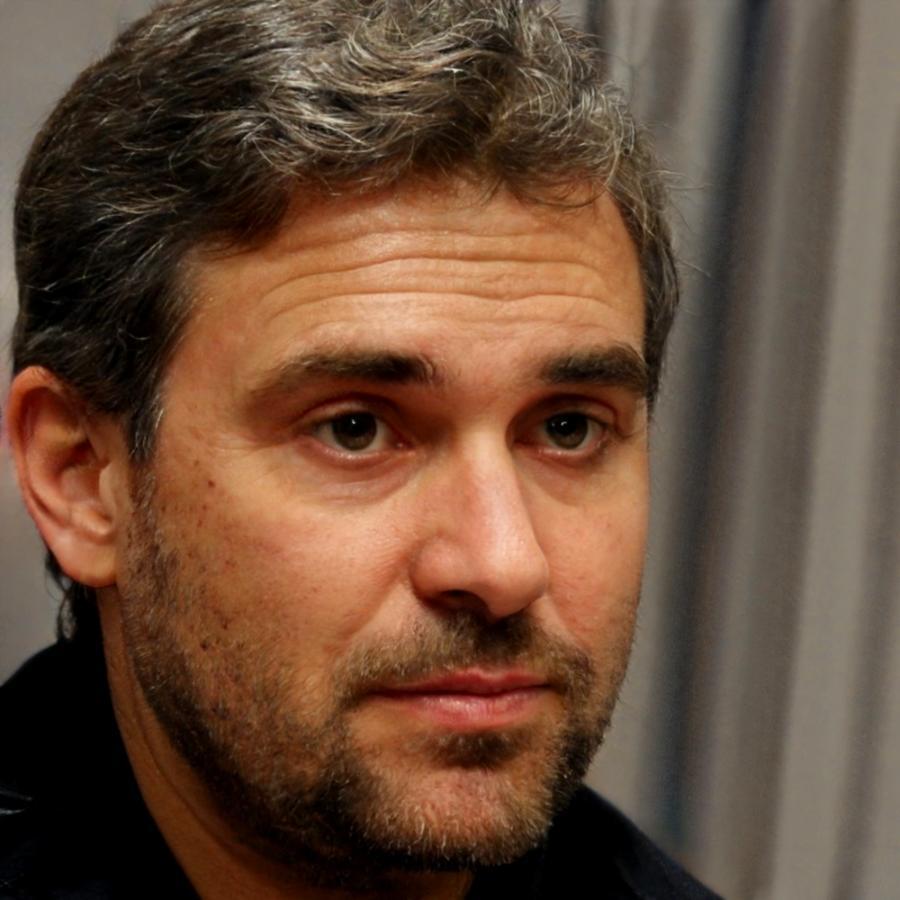 Portrait de Sébastien Lenoir, gérant d'une agence de communication